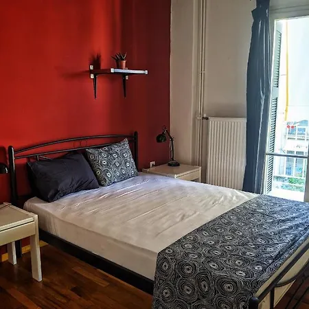 Two Bedroom In The Centre Of *
